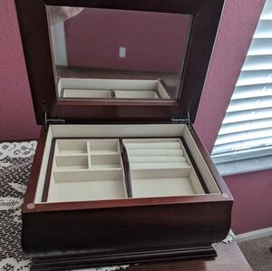 Jewelry box